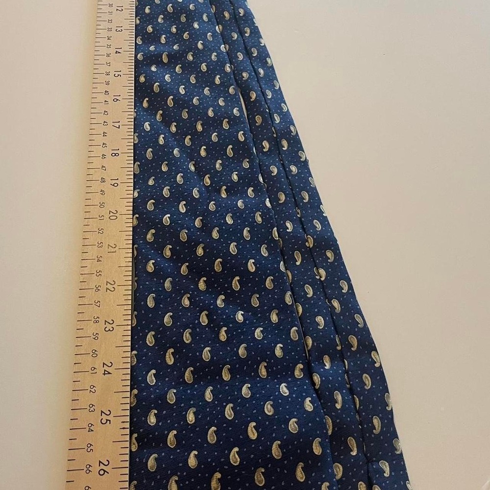Emanuel Ungaro navy blue silk tie with gold paisley pattern - Picture 5 of 6